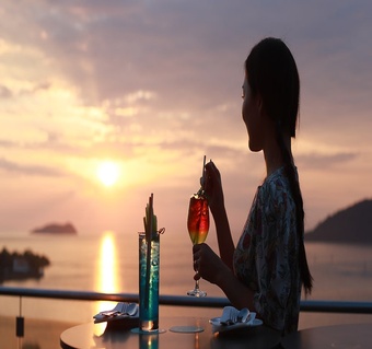 코타키나발루워터프론트선셋바 르메르디앙 루프탑바 선셋 오션뷰 칵테일